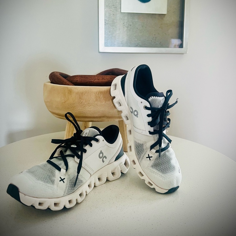 Women ON cloud running shoes 7.5